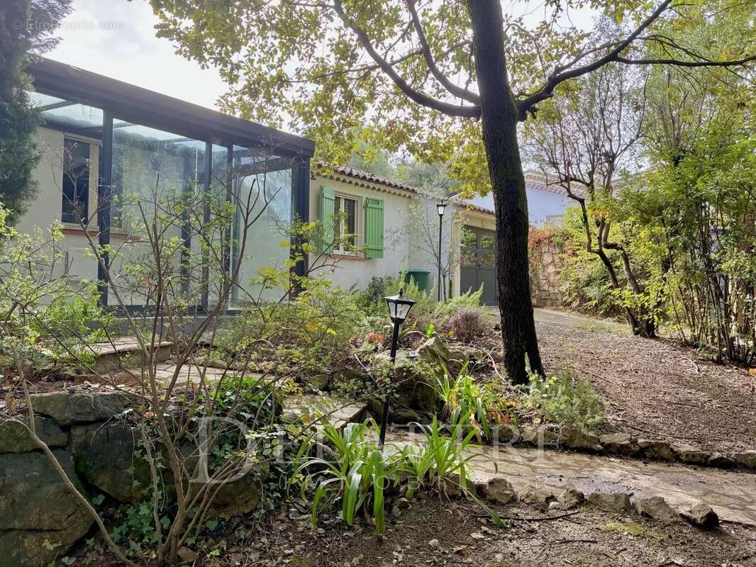 Maison à ROQUEFORT-LES-PINS