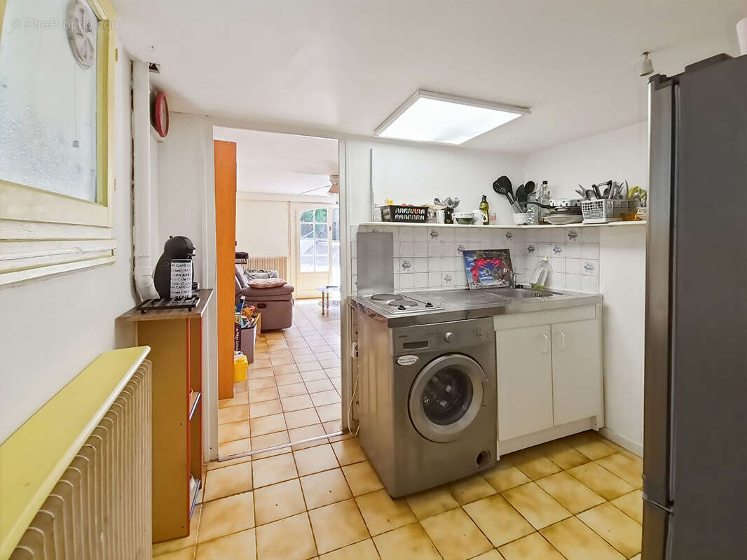 Maison de 5 pieces + 2 logements aménagés au S/sol-garage-Piscine-Terrain - photo 4