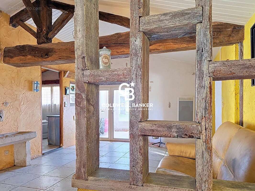 Maison à CHAMPAGNE-LES-MARAIS