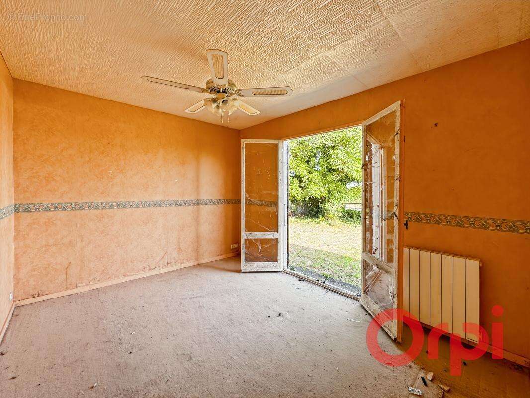 Maison de plain-pied avec garage et terrain arboré à Saulzais-le-Potier - photo 6