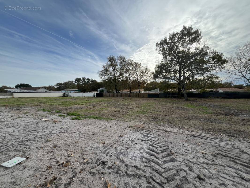 Terrain à SAINT-MAGNE