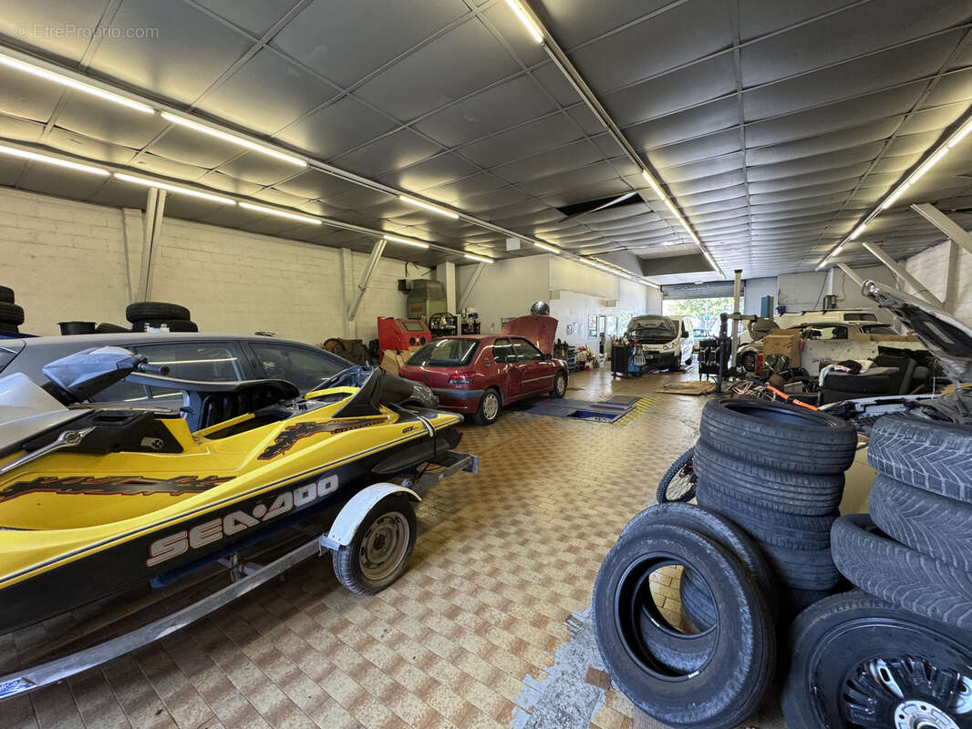 Commerce à MARSEILLE-9E