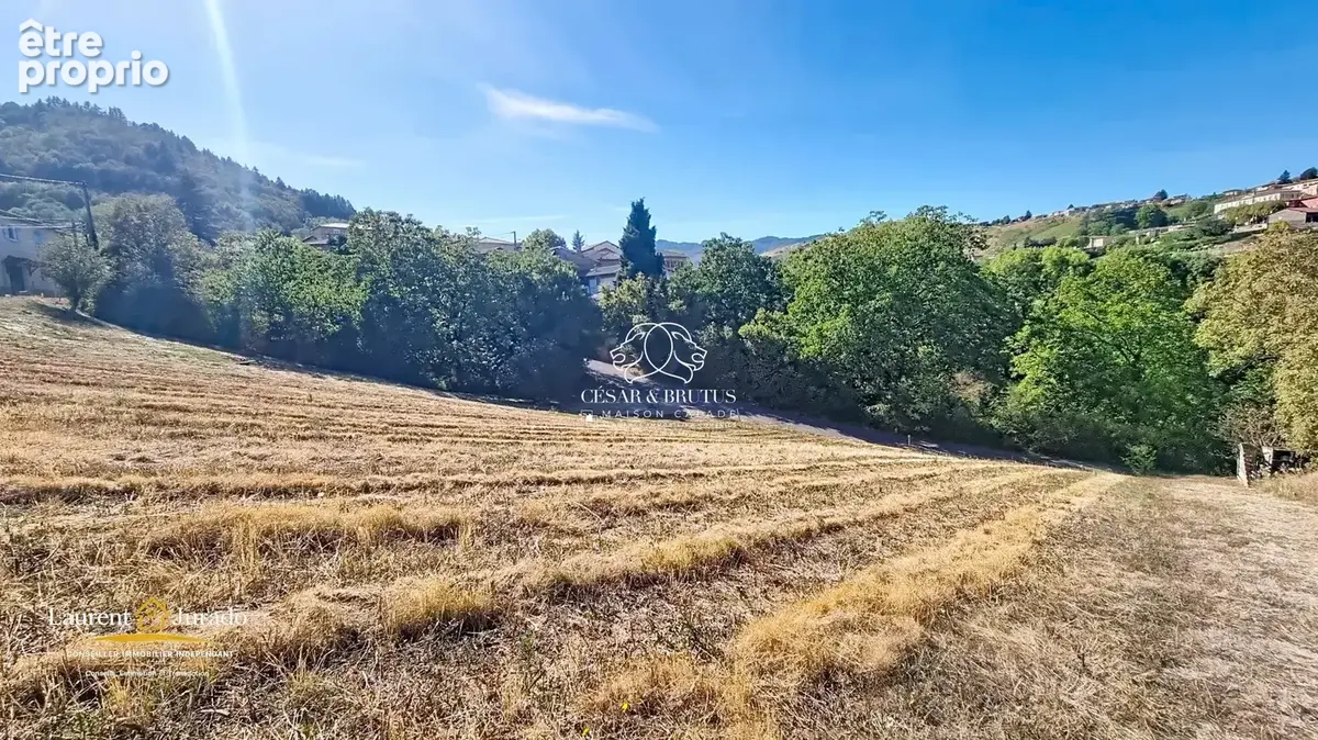 Photo Terrain à Vaux-En-Beaujolais au prix de 115 000€