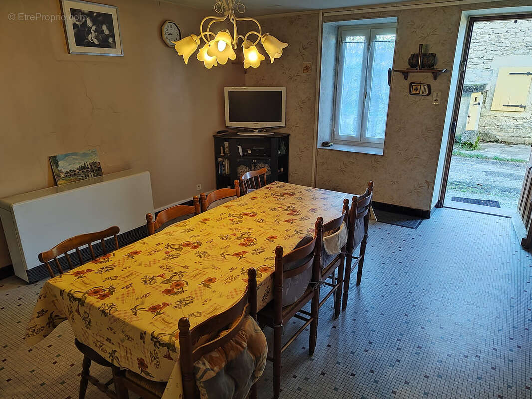 Maison à PORCIEU-AMBLAGNIEU