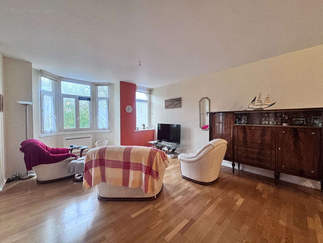 Au coeur de la ville - superbe appartement haussmannien avec ascenseur - photo 2