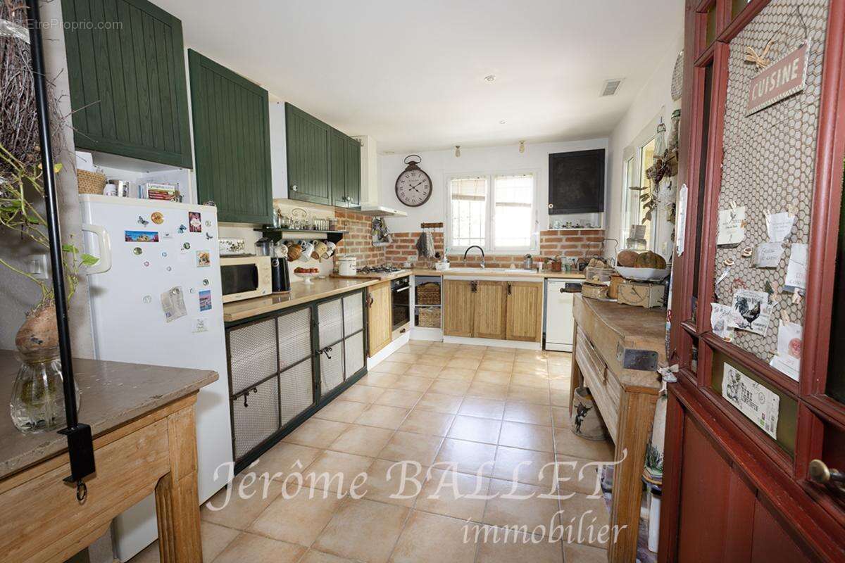 Maison 146 m² à Realmont  - photo 5
