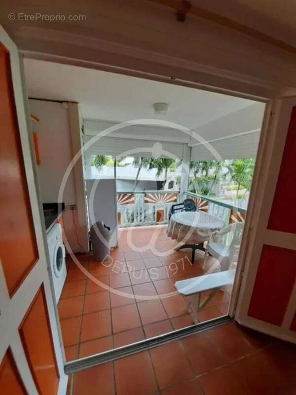 Studio meuble - residence avec piscine et acces mer - saint francois - photo 5