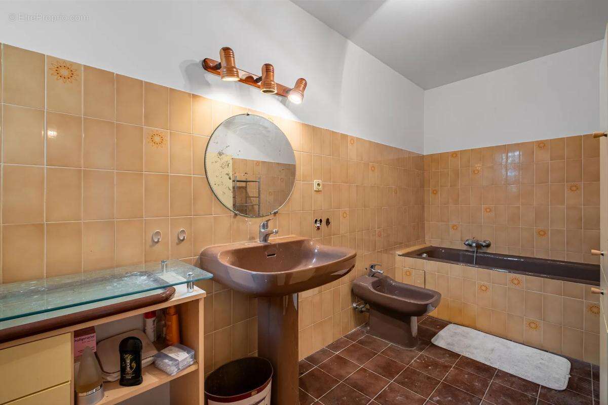 Maison à SAINT-LAURENT-DU-VAR