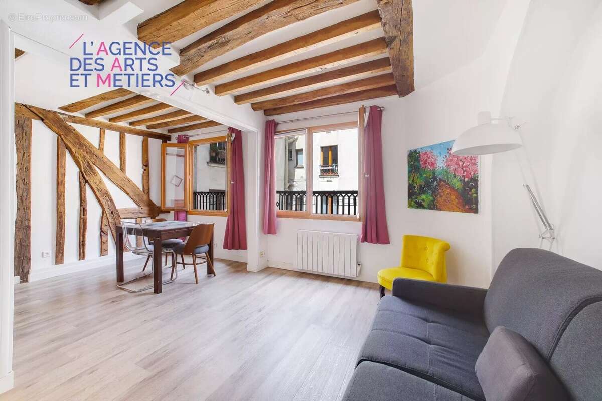 Appartement à PARIS-3E