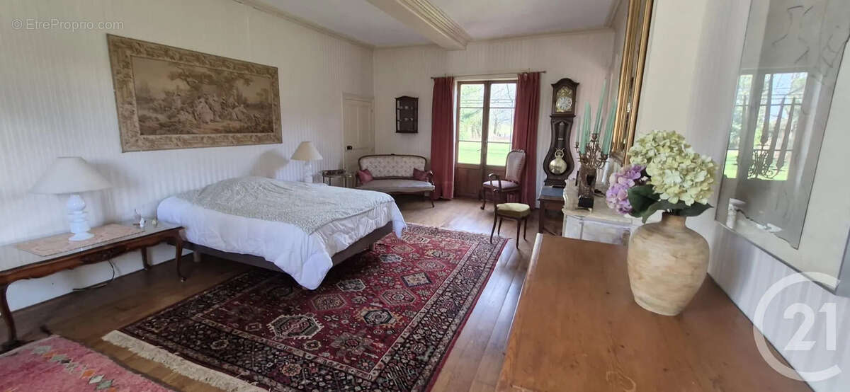 Maison 218 m² à Saint-Usuge  - photo 7