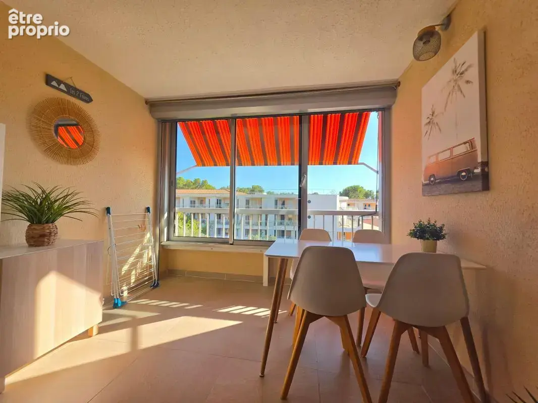 Appartement t1 renove et meuble a vendre a pin rolland - saint-mandrier - photo 2