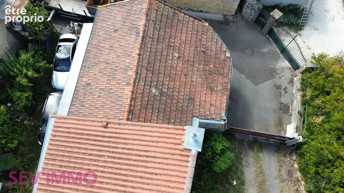 Sardon maison de village avec petit terrain - photo 2