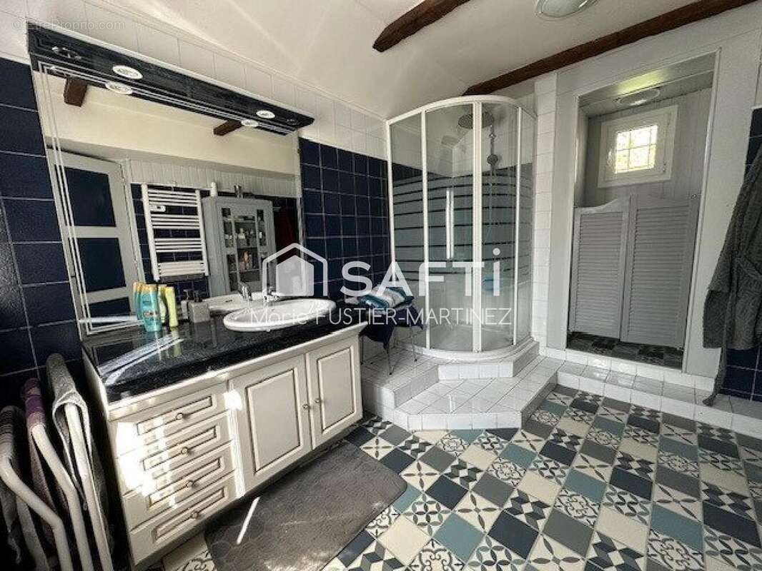 Maison 169 m² à Saint-Germain-Laval  - photo 6