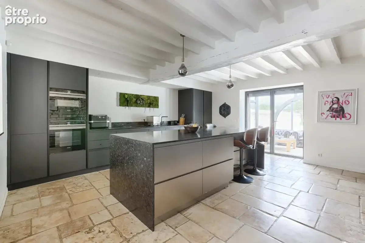 Corps de ferme rénové – 532 m² – 3 dépendances aménagées – Piscine - photo 5