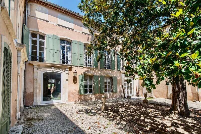 Maison à L'ISLE-SUR-LA-SORGUE