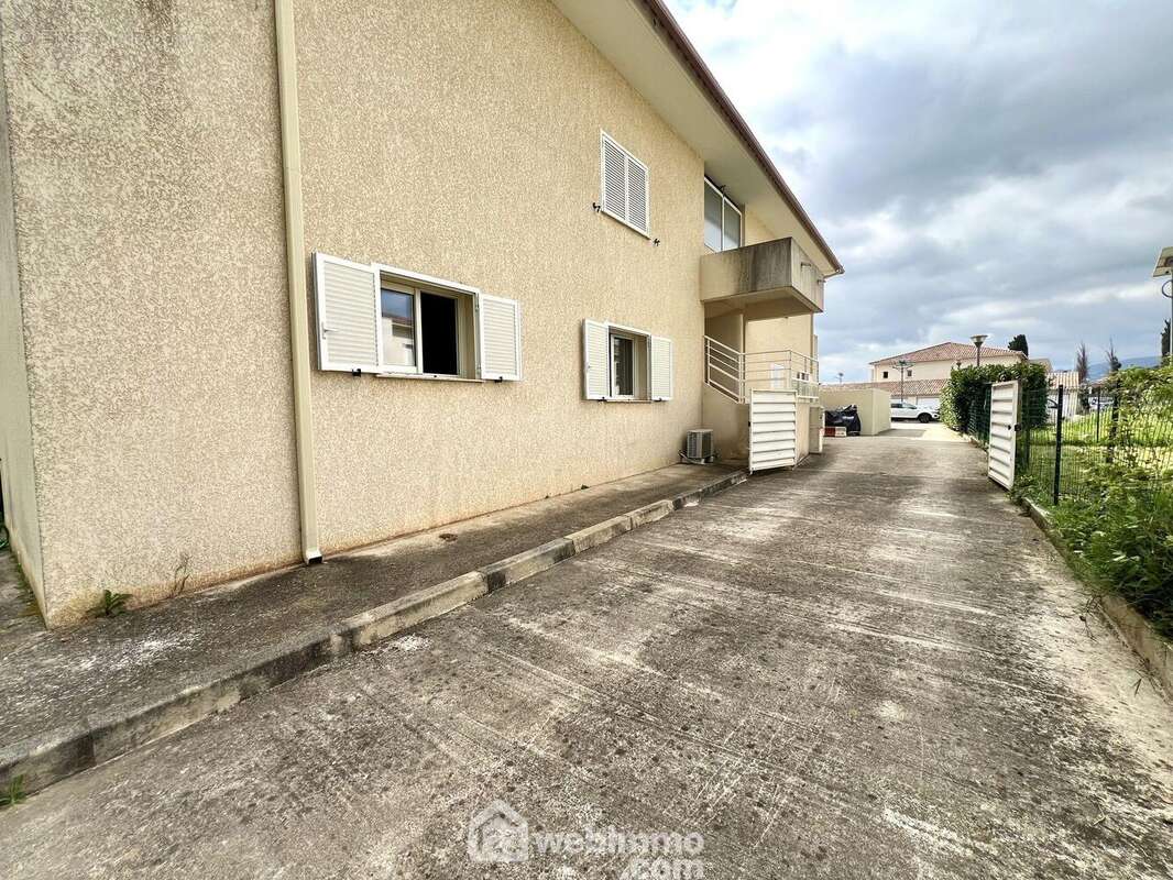 Un accès privatif directement dans le jardin - Appartement à LUCCIANA