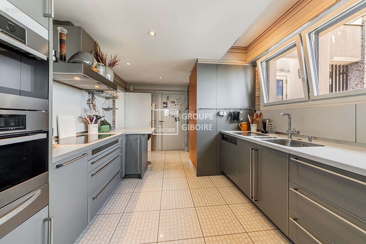 AGENCE GIBOIRE -  VENDRE - Appartement 6 pièce(s) 182 m2 dernier étage terrasse de 42m² - RENNES - photo 3