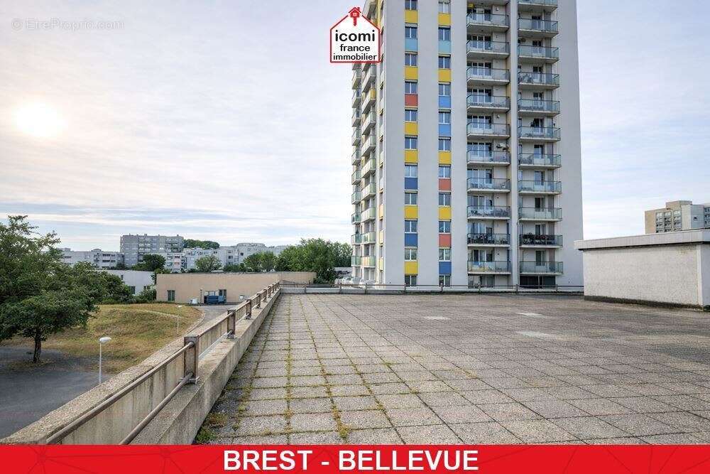 Finistere - brest (29200) - a vendre - appartement - t3 - lumineux - dalle beton - ascenseur - place de parking souterrain prive - photo 3