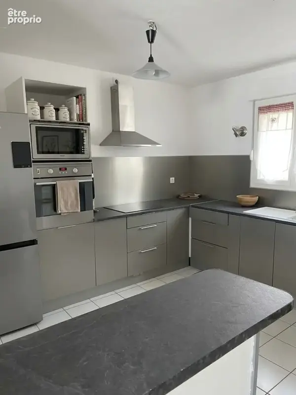 Maison à vendre 4 pièces SAINTES (17) - photo 1