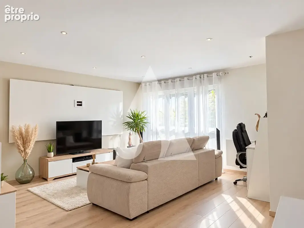 Frouard - Charmante maison rénovée avec 3 chambres, balcon et garage - photo 3