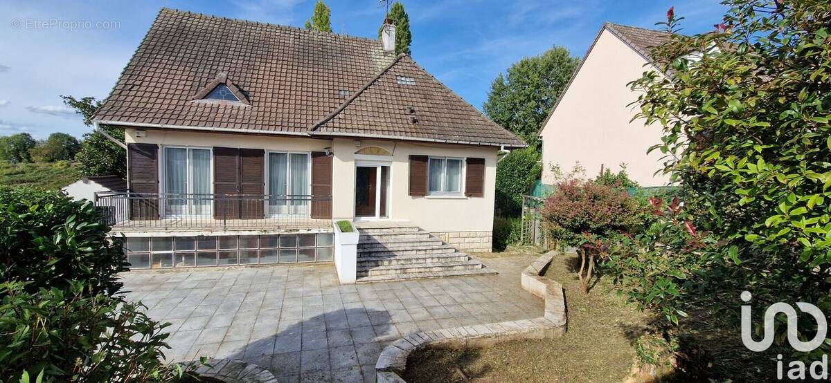 Photo 1 - Maison à LONGPERRIER