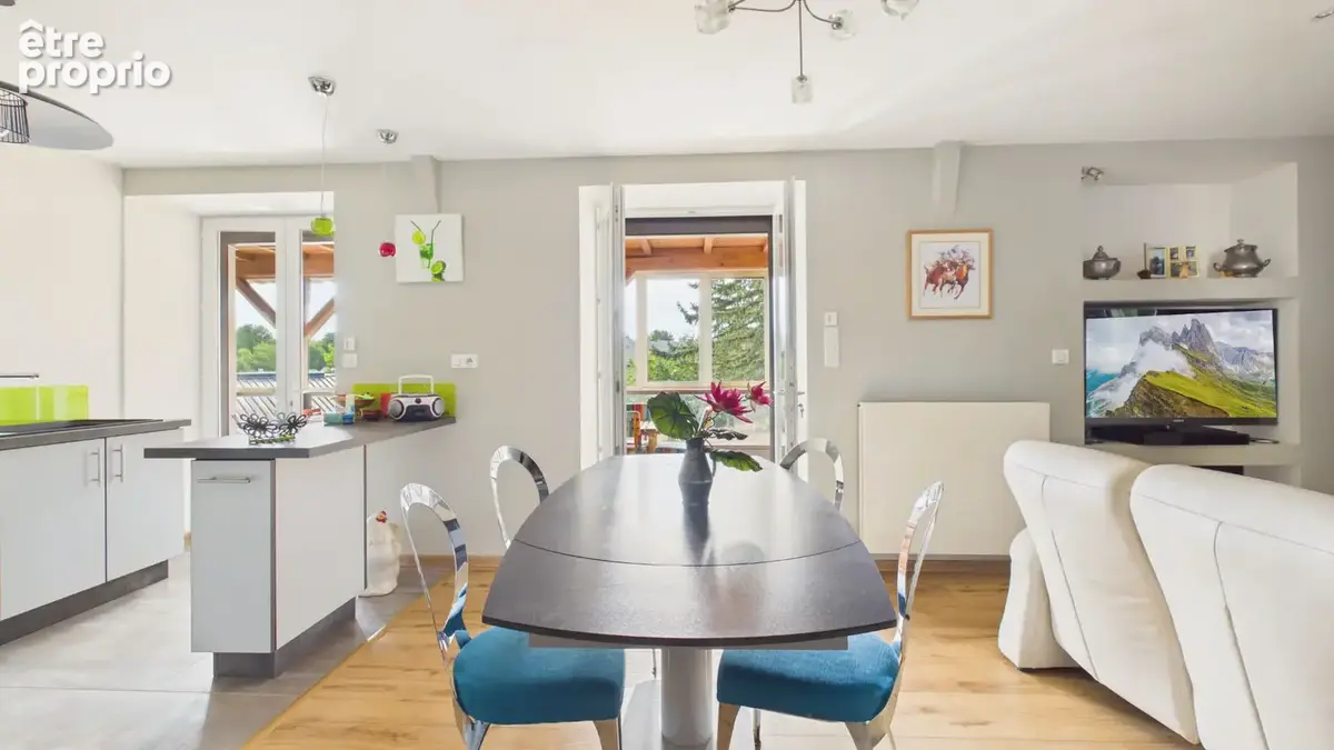 Maison 6 pièces - Centre du village - Parc arboré - photo 9