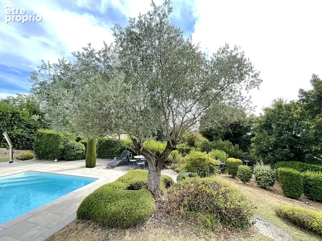 Maison familiale lumineuse de 190m² avec piscine sur 1 500 m² de terrain - photo 4