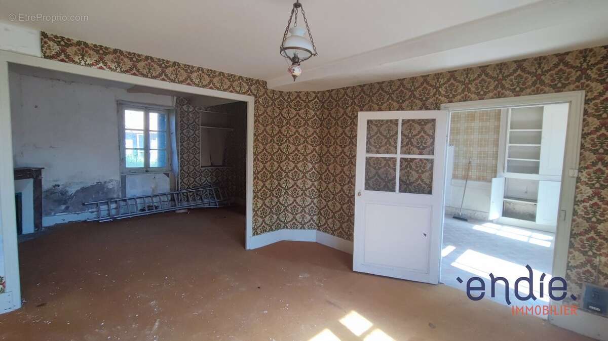 MOLLES Ensemble immobilier de 170m² à rénover - photo 5