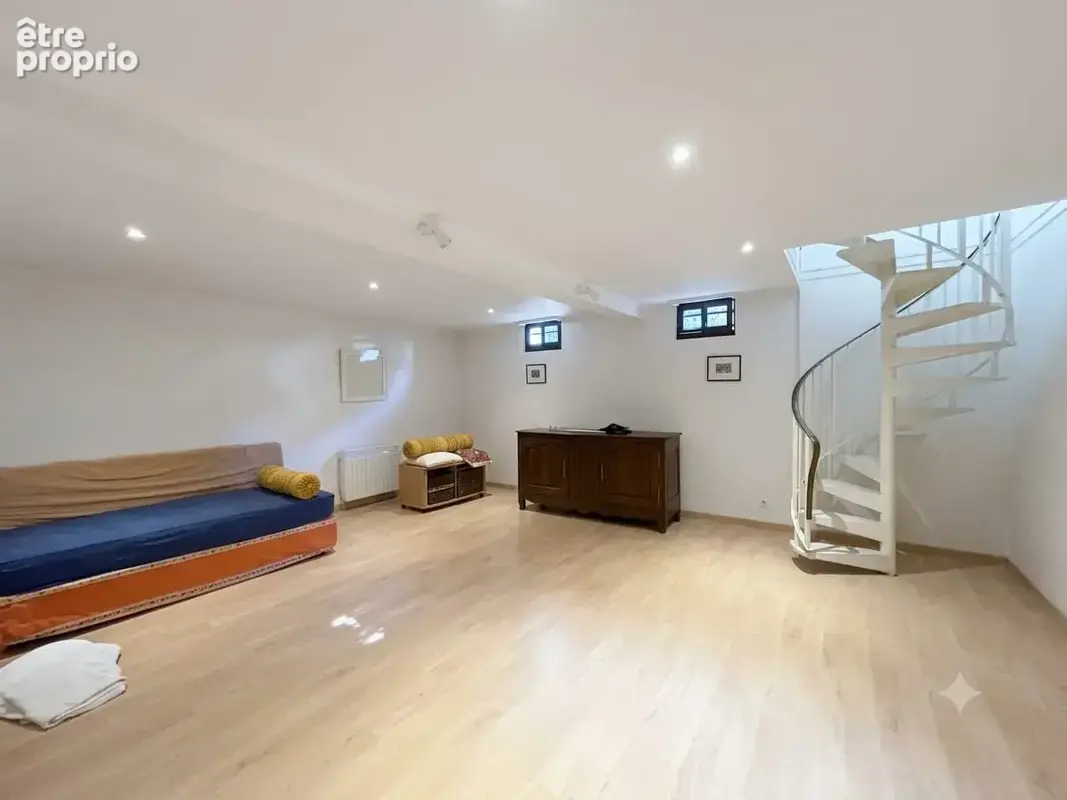 Côte Pavée Appartement T5 de 121,24m2 avec terrasse et stationnement aérien - photo 4