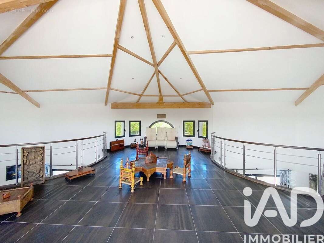 Maison 243 m² à Bretx  - photo 7
