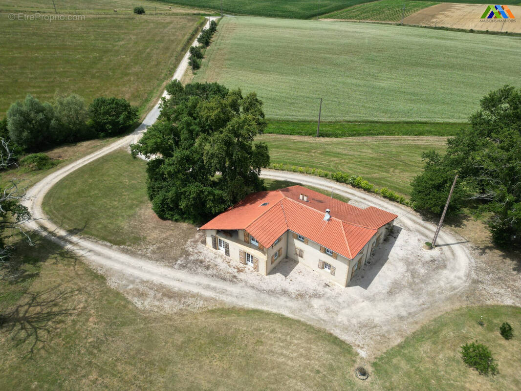 Maison à BARCUGNAN