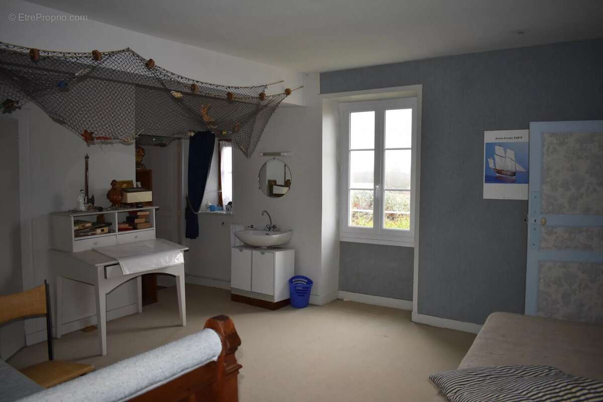 Belle et grande maison familiale à rafraîchir - photo 23