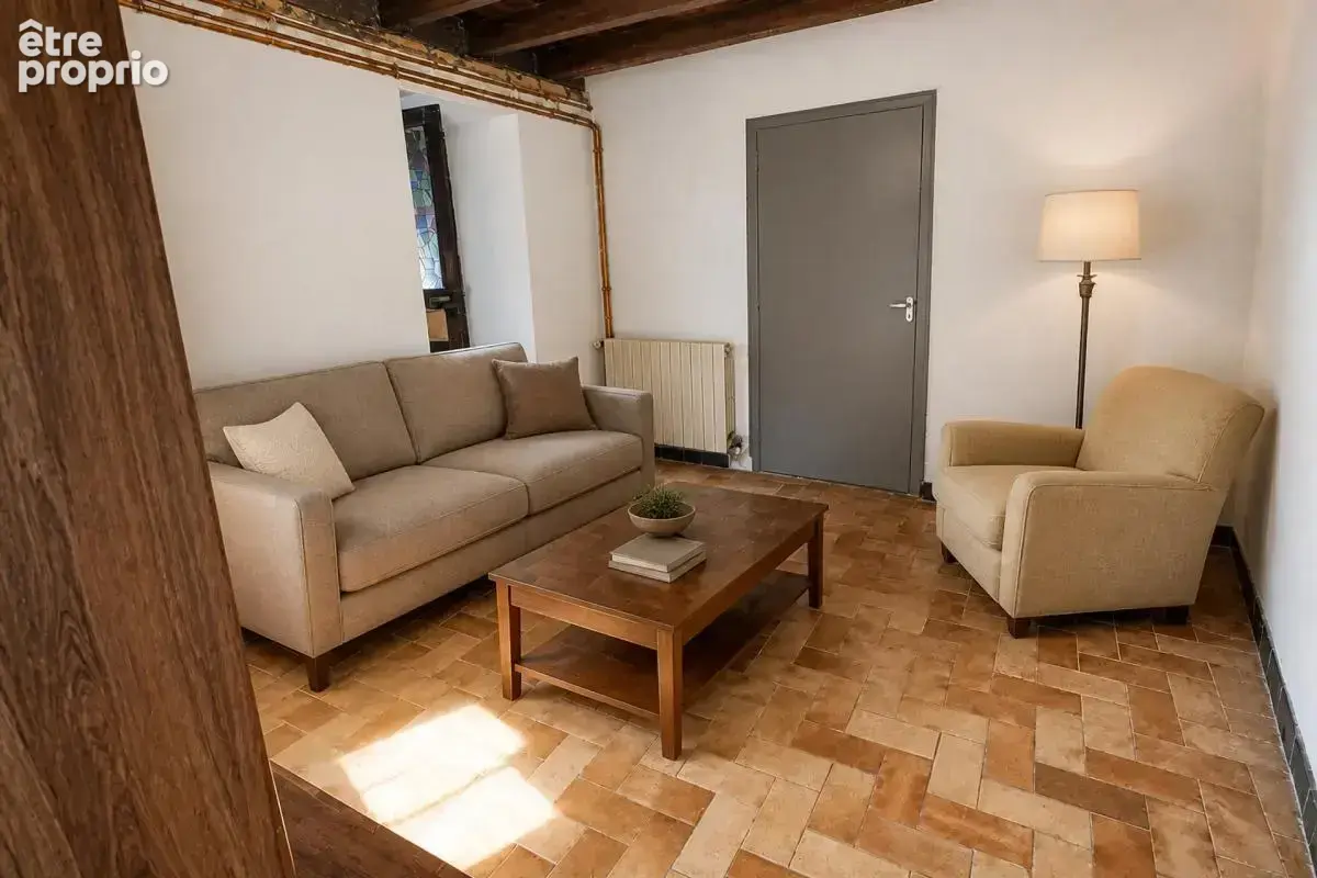 Maison de 130,94 m² à rénover avec dépendances et jardin - photo 9