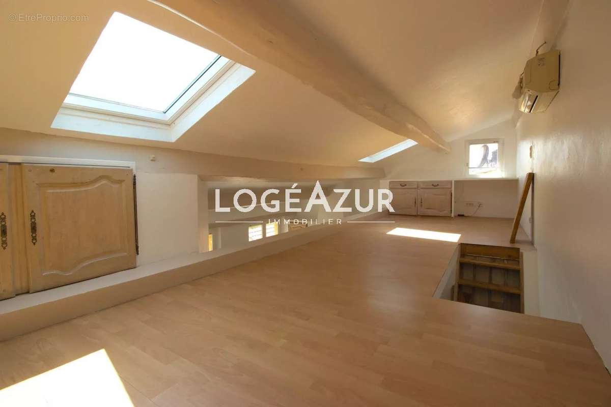 Appartement à VALLAURIS