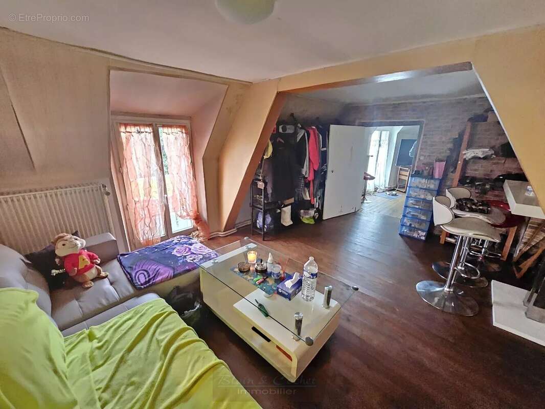 Maison à SAINTE-GENEVIEVE-DES-BOIS