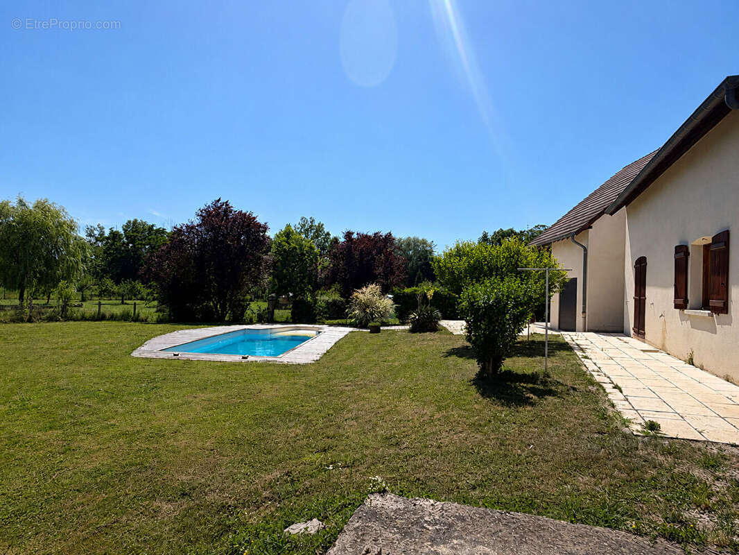 Maison 5 chambres avec piscine, moins de 10 minutes de DOLE - photo 2