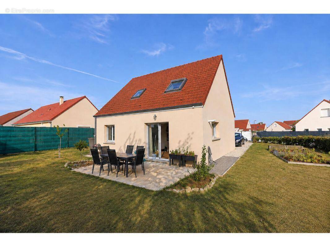 Maison à CORGOLOIN