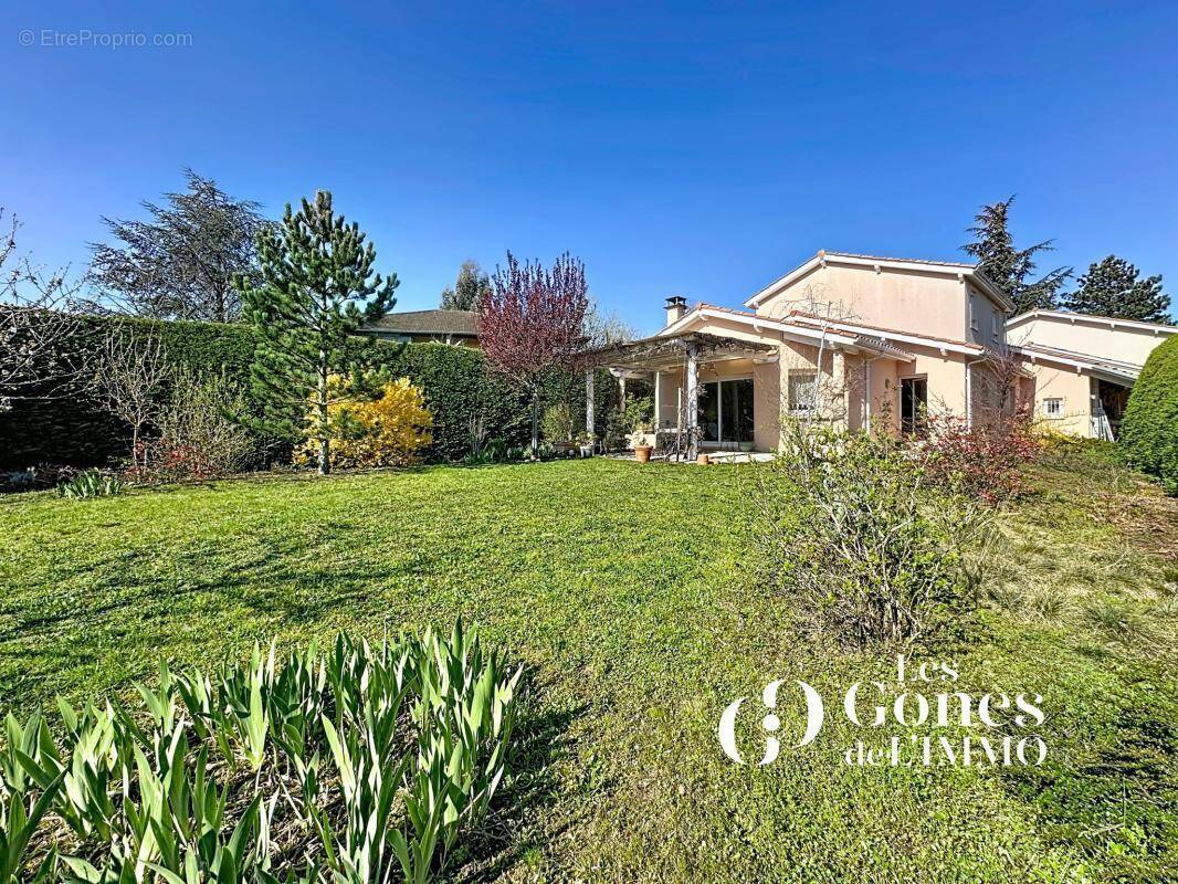 Maison à SAINT-GENIS-LES-OLLIERES