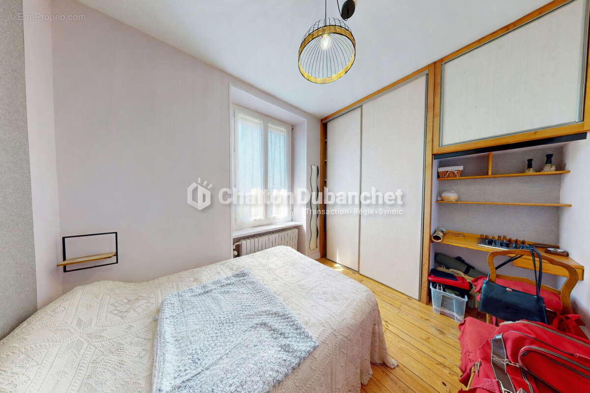 Maison à COURS-LA-VILLE