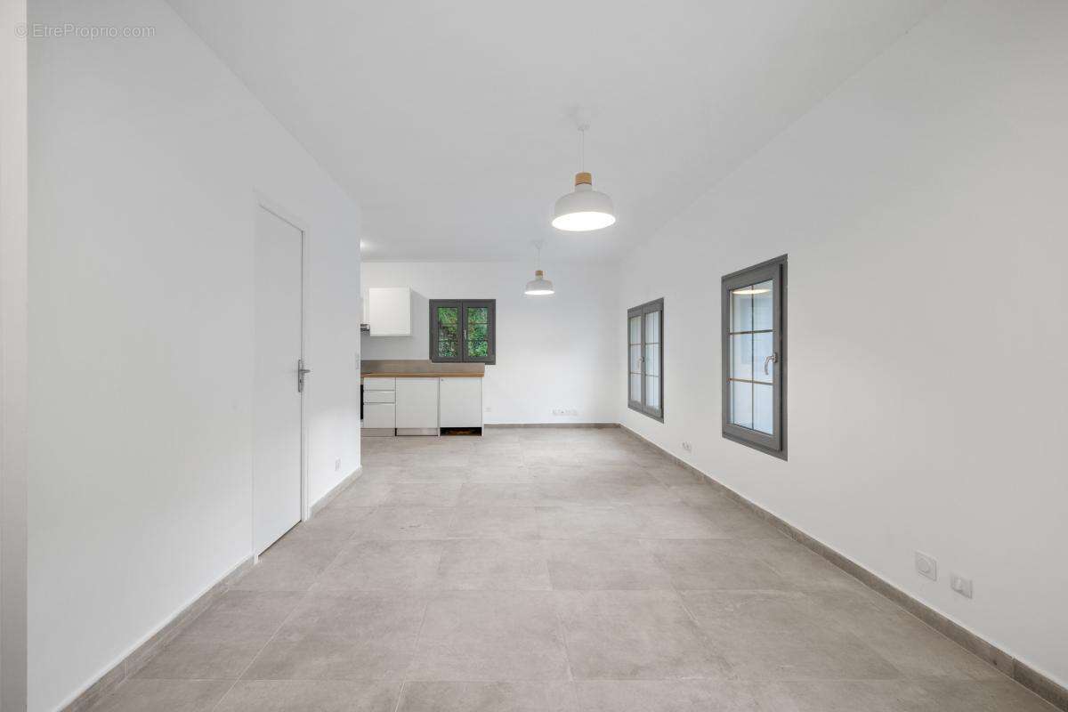 Appartement à TOURRETTE-LEVENS