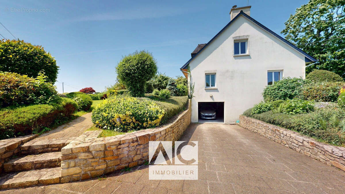 Maison à PLOUNEVEZ-QUINTIN