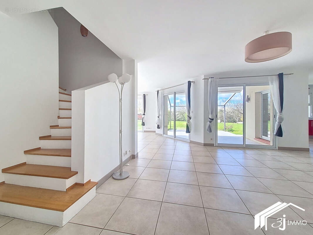 Maison à LA SALVETAT-SAINT-GILLES