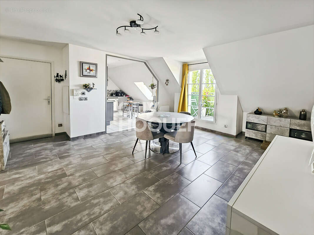 Appartement à FONTENAY-TRESIGNY
