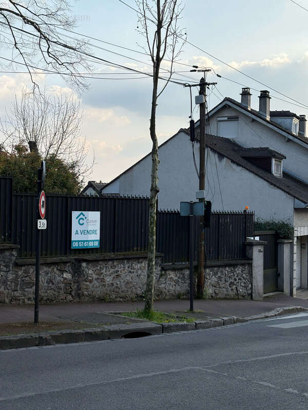 Terrain à LE RAINCY