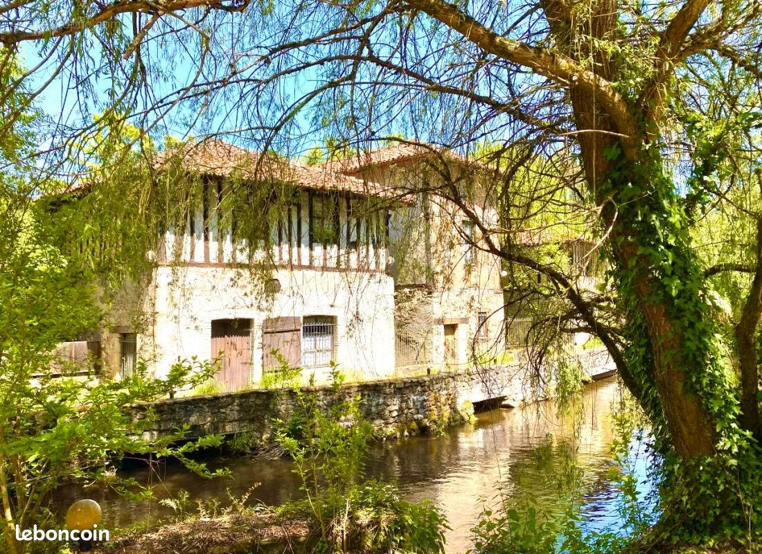 Commerce à SAINT-LEONARD-DE-NOBLAT