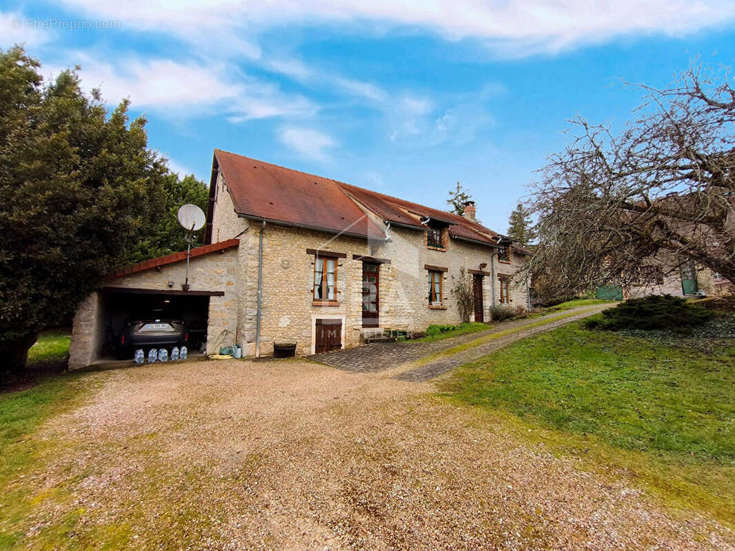 Maison à FONTAINE-LA-RIVIERE