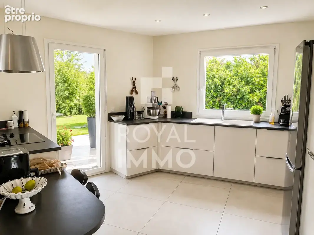 SIX-FOURS La Coudoulière - Maison neuve de plain pied avec piscine et vue mer - photo 3