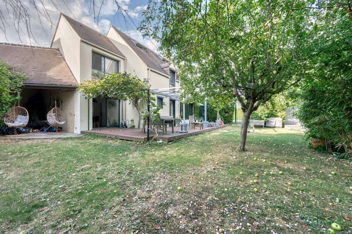 Maison à LE MESNIL-LE-ROI