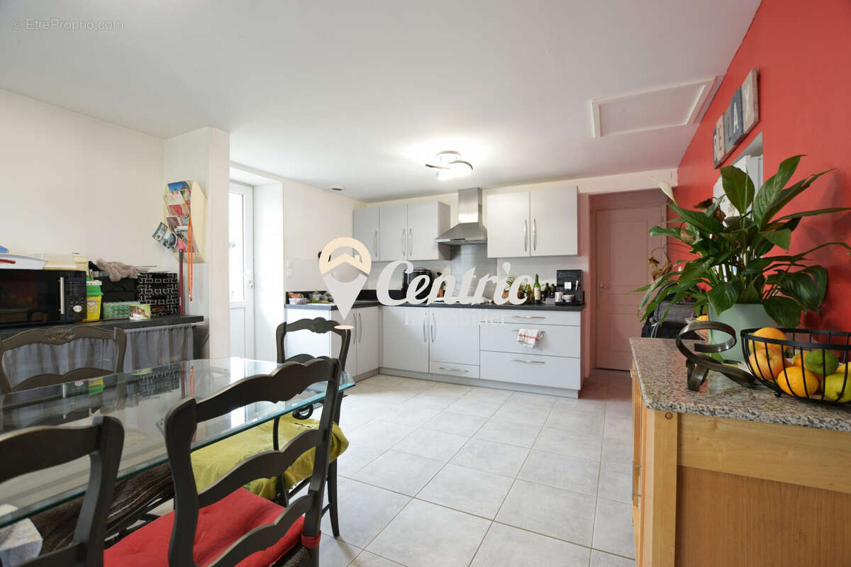 Maison à LA CHAPELLE-SAINT-LAURENT