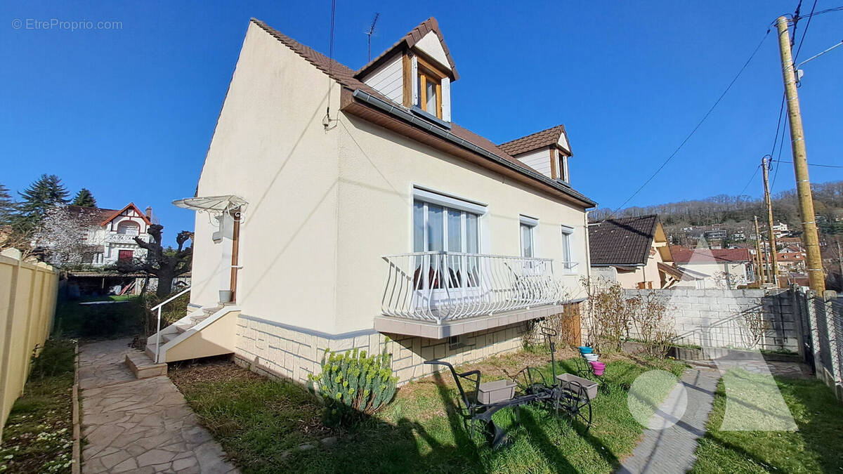 Maison à SAINT-REMY-LES-CHEVREUSE